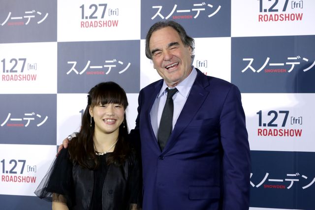 オリヴァー・ストーン監督にっこり～！金メダリスト登坂絵莉選手が登場！『スノーデン』ジャパンプレミアフォトギャラリー：フォトギャラリー