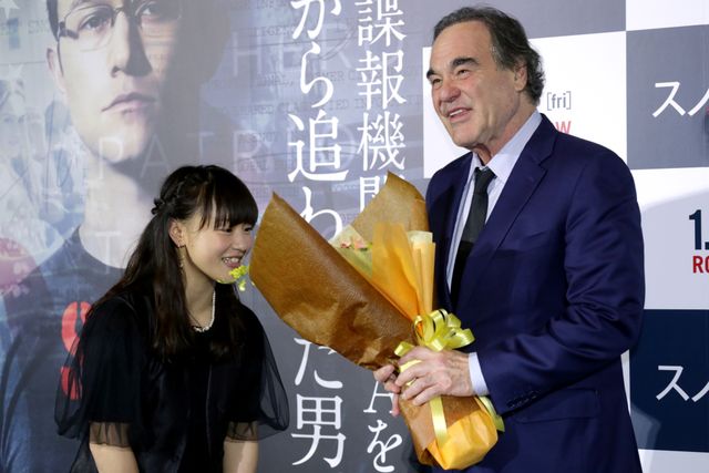 オリヴァー・ストーン監督にっこり～！金メダリスト登坂絵莉選手が登場！『スノーデン』ジャパンプレミアフォトギャラリー（2枚目）