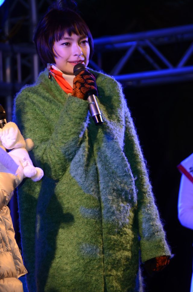 映画『海月姫』と江の島シーキャンドルがコラボ　展望灯台が天空に輝くクラゲにライトアップ　画像ギャラリー：フォトギャラリー