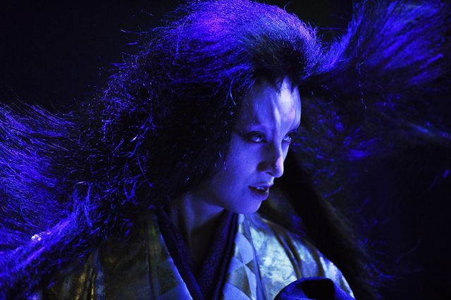 美しすぎる女装姿も…映画『八犬伝』迫力溢れる場面写真（6枚目）