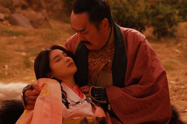 美しすぎる女装姿も…映画『八犬伝』迫力溢れる場面写真（9枚目）