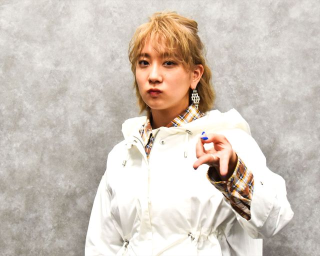 伊澤彩織、ギャルピースも！『ベイビーわるきゅーれ 2ベイビー』インタビューカット＜8点＞：フォトギャラリー