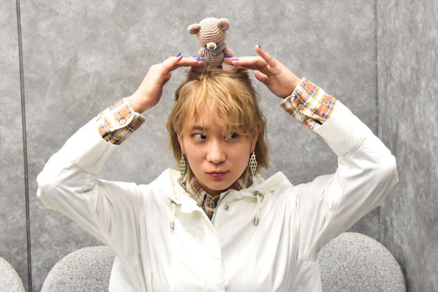 伊澤彩織、ギャルピースも！『ベイビーわるきゅーれ 2ベイビー』インタビューカット＜8点＞（6枚目）