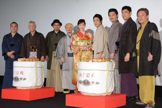 綾瀬はるか晴れ着でおとボケ発言！『本能寺ホテル』初日フォトギャラリー：フォトギャラリー