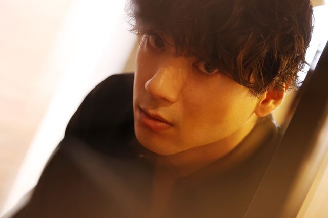 山田裕貴、吹き替えでジョーカーと対峙！『ジョーカー：フォリ・ア・ドゥ』インタビュー撮り下ろしカット（6枚目）