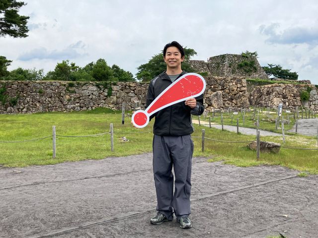 仲野太賀、豊臣秀長ゆかりの兵庫県・竹田城跡訪問：フォトギャラリー