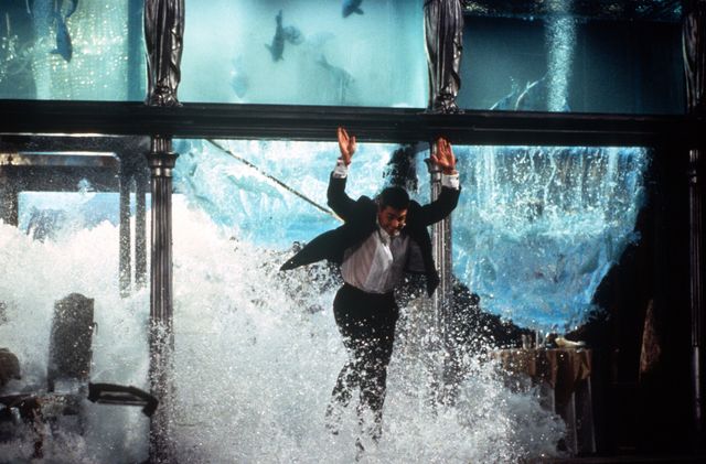 若きトム・クルーズを尻込みさせた水槽のシーン - 映画『ミッション:インポッシブル』より