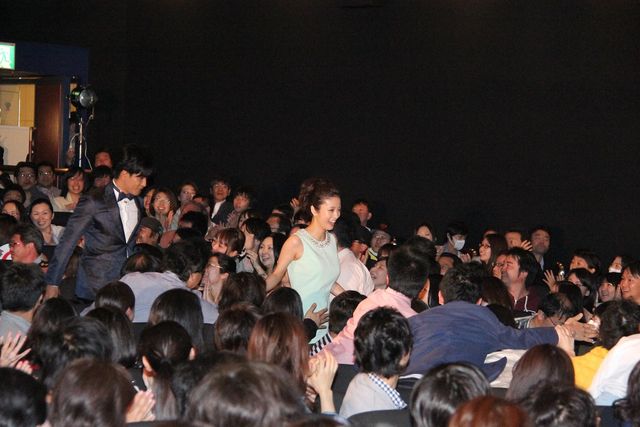 上戸彩、日本一お風呂が似合う女優に！映画『テルマエ・ロマエII』初日舞台あいさつフォトギャラリー（2枚目）