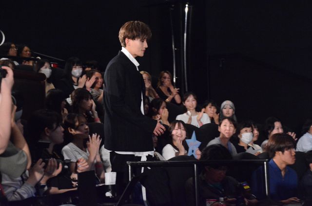 八木勇征が福本莉子をエスコートのサプライズ！『隣のステラ』完成披露舞台挨拶（3枚目）