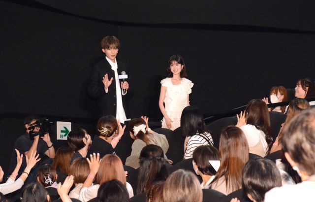 八木勇征が福本莉子をエスコートのサプライズ！『隣のステラ』完成披露舞台挨拶（7枚目）