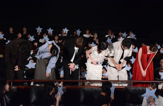 八木勇征が福本莉子をエスコートのサプライズ！『隣のステラ』完成披露舞台挨拶（40枚目）