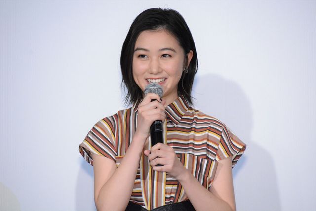 広末涼子、モミの木みたい!?グリーンのドレスで登場（6枚目）