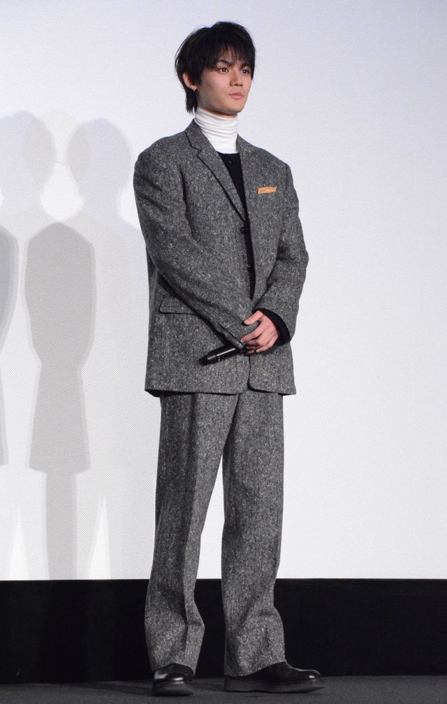 森崎ウィン、向井康二に手を握られドキドキ『（LOVE SONG）』公開記念舞台あいさつ（9枚目）