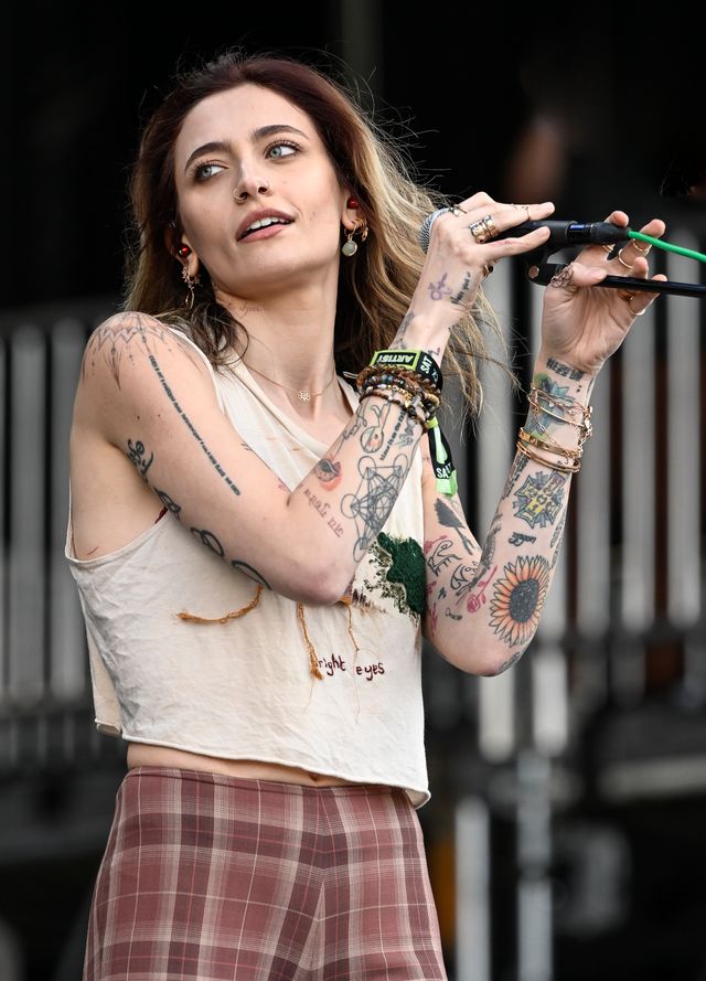 タトゥーいっぱい！パリス・ジャクソン（4枚目）