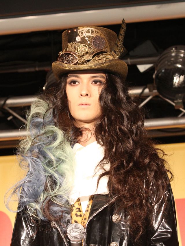 栗原類、『黒執事』から飛び出した異色の葬儀屋ファッションで登場！　画像ギャラリー：フォトギャラリー