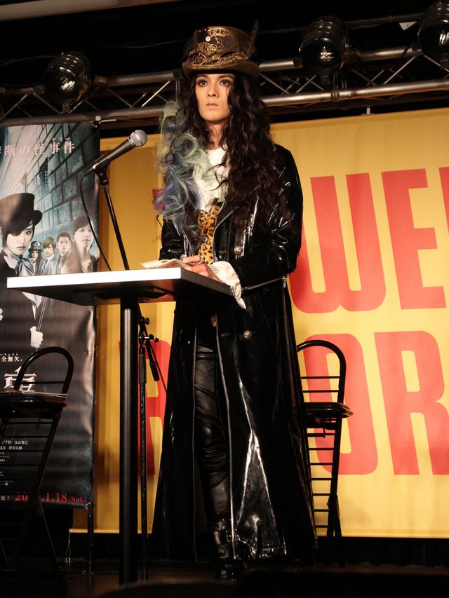 栗原類、『黒執事』から飛び出した異色の葬儀屋ファッションで登場！　画像ギャラリー（5枚目）