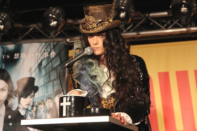 栗原類、『黒執事』から飛び出した異色の葬儀屋ファッションで登場！　画像ギャラリー（6枚目）