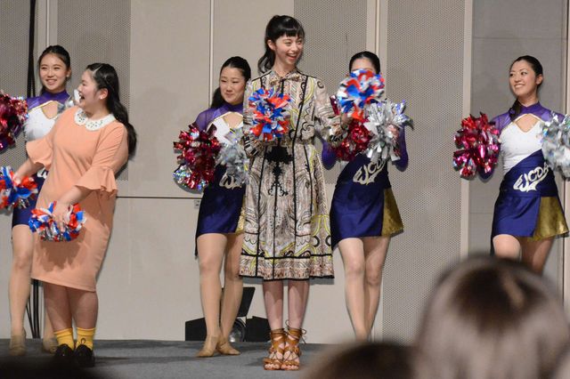 天海祐希、広瀬すずら若手女優陣を監視?!　「何かが勃発しないかと目を光らせていた」　画像ギャラリー（7枚目）