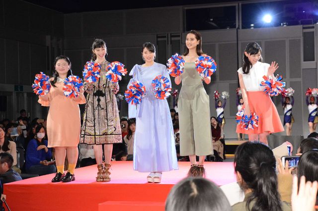 天海祐希、広瀬すずら若手女優陣を監視?!　「何かが勃発しないかと目を光らせていた」　画像ギャラリー（17枚目）