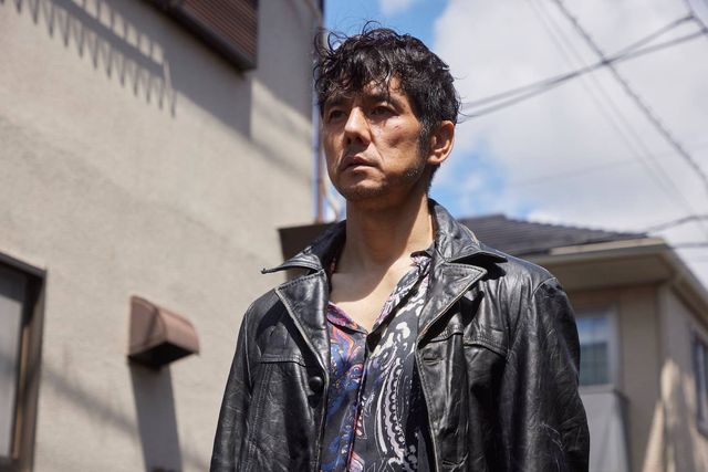 『時には懺悔を』より西島秀俊演じる探偵・佐竹三雄
