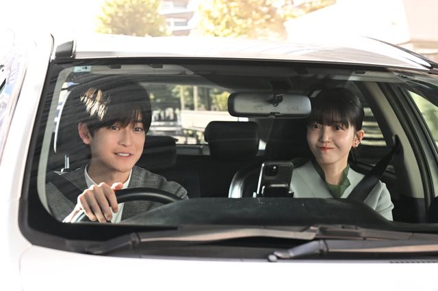 ウエディングドレスがずり落ちる「南田南弁護士は天才肌」【第2話場面写真】（7枚目）