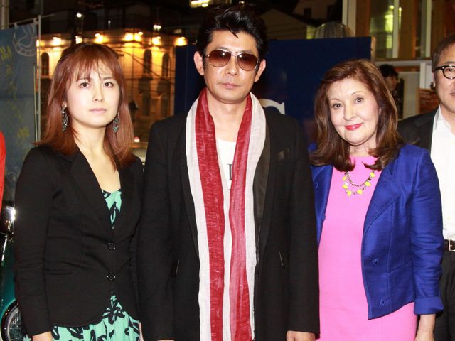 構想中の「濱マイク」タイトルは「血と薔薇」!!　マイクの母妹も駆けつけ貴重なファミリーショットも実現!!　画像ギャラリー（14枚目）