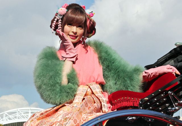 きゃりーぱみゅぱみゅが人力車に乗って登場！「ユニバーサル・クールジャパン2016」オープニング・セレモニーギャラリー（2枚目）