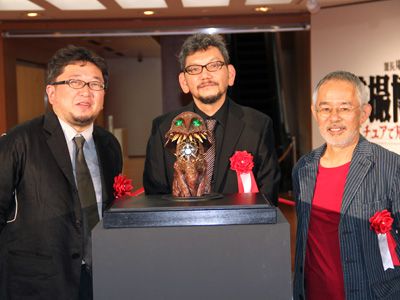 笑顔で開会を迎えた樋口真嗣、庵野秀明、鈴木敏夫プロデューサー（左から）