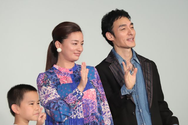 番家一路、原田琥之佑、草なぎ剛、尾野真千子ら登壇！映画『サバカン SABAKAN』初日舞台あいさつ（11枚目）