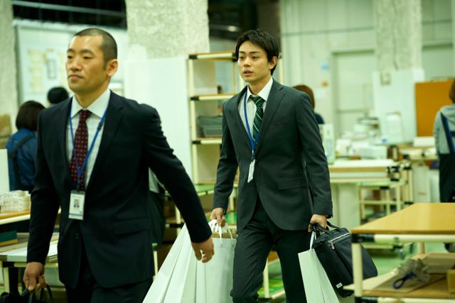 菅田将暉＆有村架純が海で自撮り！『花束みたいな恋をした』新場面写真＜9点＞（8枚目）