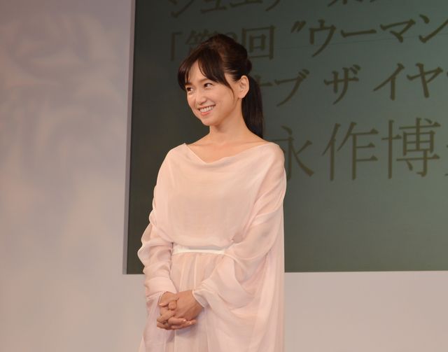永作博美がウーマンオブザイヤーに！授賞式フォトギャラリー（4枚目）