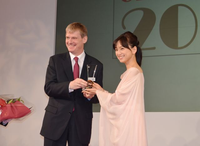 永作博美がウーマンオブザイヤーに！授賞式フォトギャラリー（5枚目）