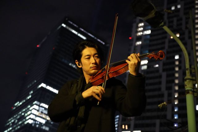 ディーン・フジオカ、バイオリンが似合う！月9「シャーロック」3話場面カット（5枚目）