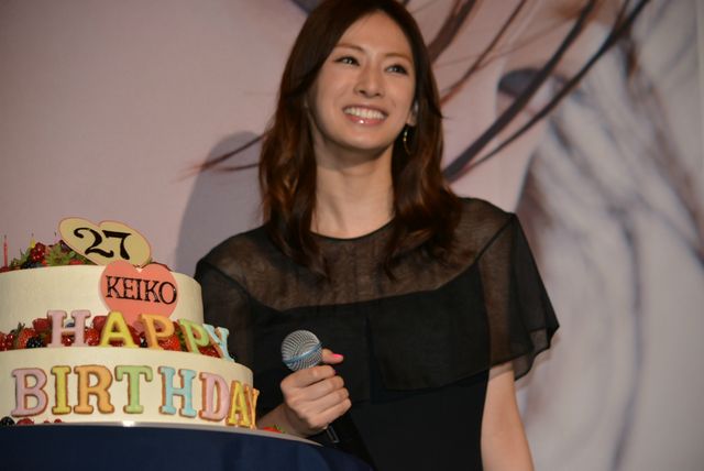 北川景子、ファンからのサプライズ誕生祝いに感激の涙！　画像ギャラリー（4枚目）