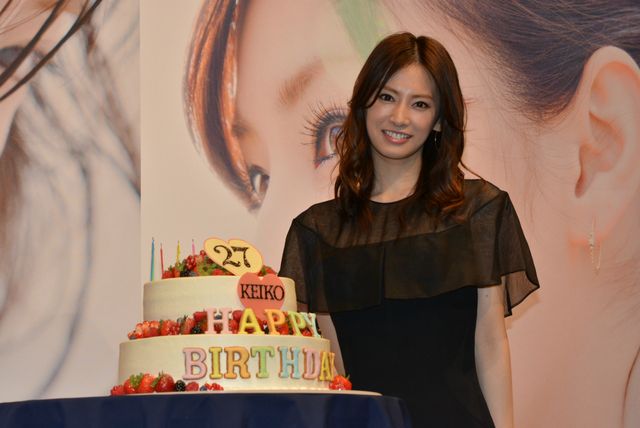 北川景子、ファンからのサプライズ誕生祝いに感激の涙！　画像ギャラリー（9枚目）