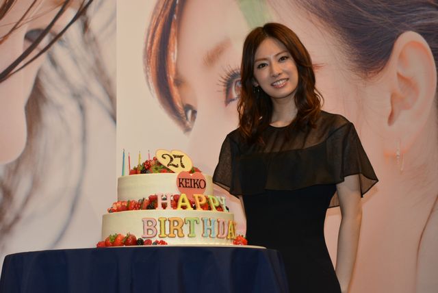 北川景子、ファンからのサプライズ誕生祝いに感激の涙！　画像ギャラリー（10枚目）