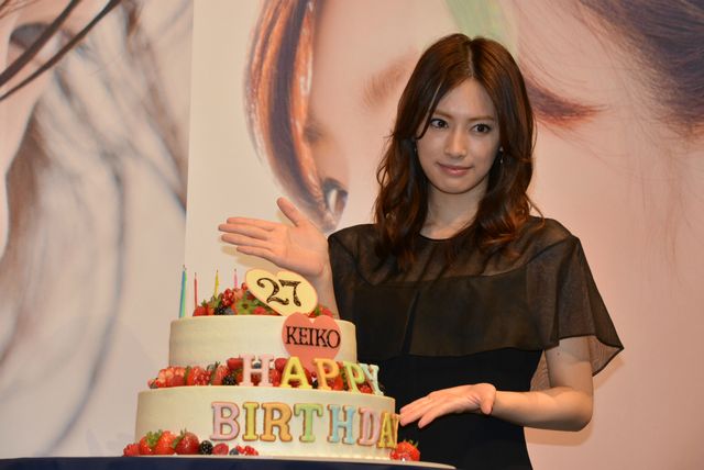 北川景子、ファンからのサプライズ誕生祝いに感激の涙！　画像ギャラリー（15枚目）