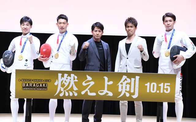 岡田准一がフェンシング体験に熱中！『燃えよ剣』公開記念スペシャルトークイベント：フォトギャラリー