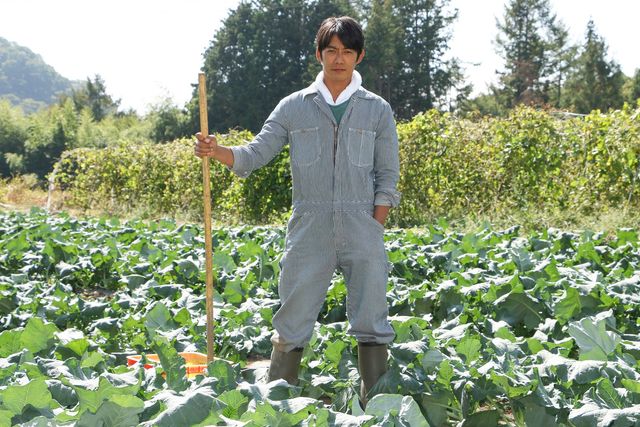 反町隆史、不器用で生真面目な農家の男に！新ドラマ「限界集落株式会社」フォトギャラリー（2枚目）