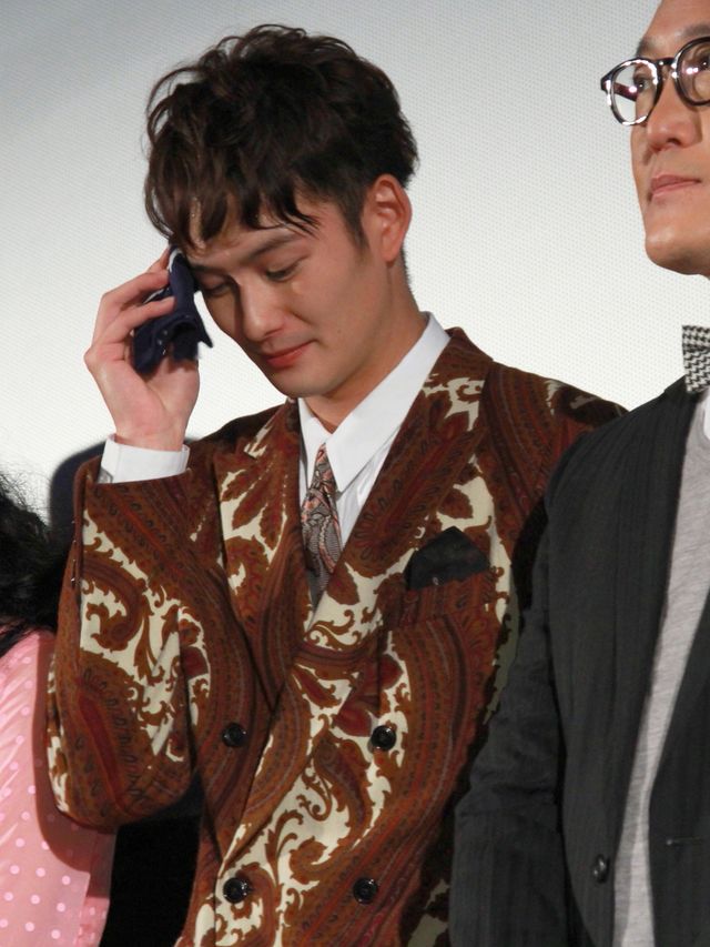 岡田将生、汗止まらず！映画『オー!ファーザー』舞台あいさつフォトギャラリー（2枚目）