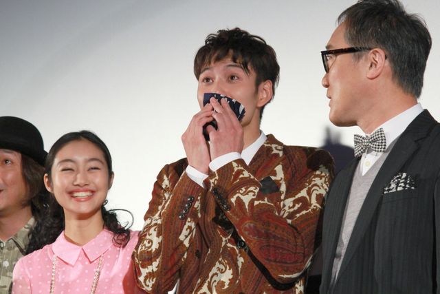 岡田将生、汗止まらず！映画『オー!ファーザー』舞台あいさつフォトギャラリー（8枚目）