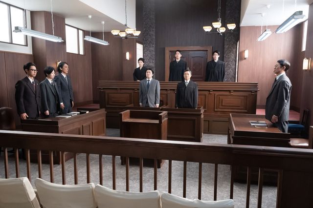 よね（土居志央梨）の電話の相手は…「虎に翼」第23週「始めは処女の如く、後は脱兎の如し？」第111回（3枚目）