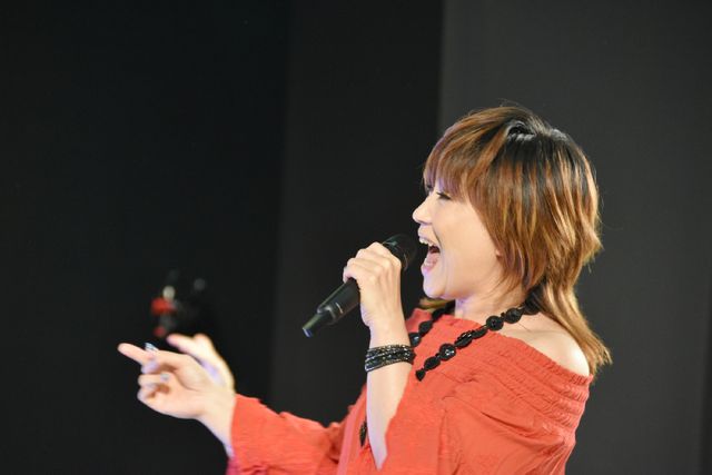 松本梨香、熱唱！「ポケんちプレゼンツ『劇場版ポケットモンスター　キミにきめた！』スペシャルステージ」（2枚目）