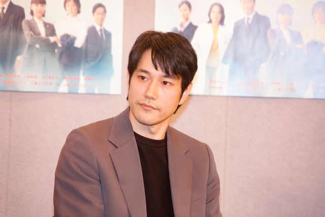 松山ケンイチ、鳴海唯、遠藤憲一らNHKドラマ10「テミスの不確かな法廷」会見の様子（4枚目）