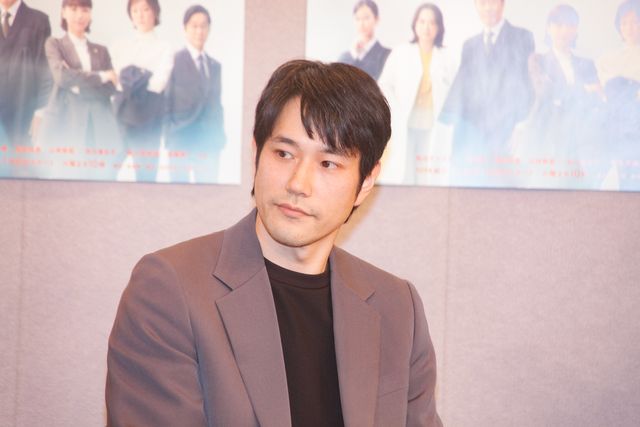 松山ケンイチ、鳴海唯、遠藤憲一らNHKドラマ10「テミスの不確かな法廷」会見の様子（5枚目）