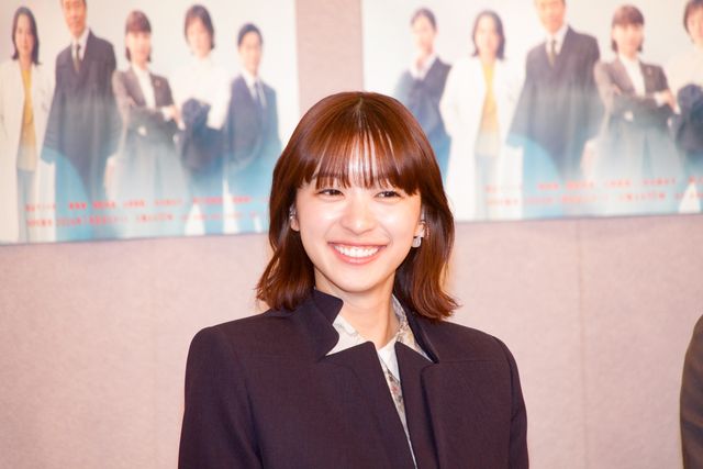 松山ケンイチ、鳴海唯、遠藤憲一らNHKドラマ10「テミスの不確かな法廷」会見の様子（7枚目）