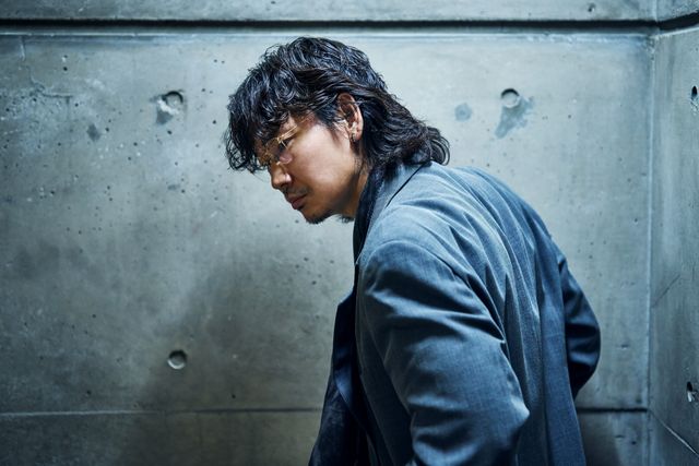 綾野剛、ヤバすぎるカッコよさ！撮りおろし＜7枚＞（2枚目）