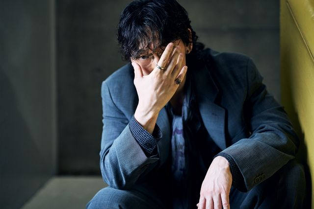 綾野剛、ヤバすぎるカッコよさ！撮りおろし＜7枚＞（6枚目）