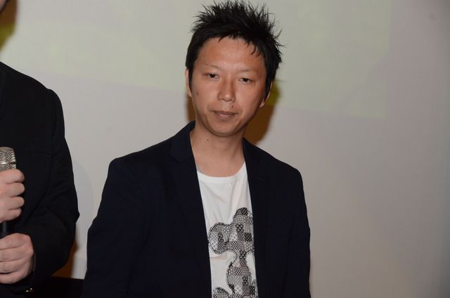 手紙を読む山田杏奈＆清水尋也『ミスミソウ』初日舞台あいさつ（3枚目）