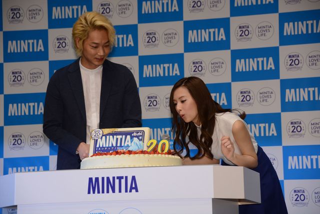 綾野剛、北川景子との初顔合わせに照れ!?アサヒ「ミンティア」20周年記念イベントフォトギャラリー（5枚目）